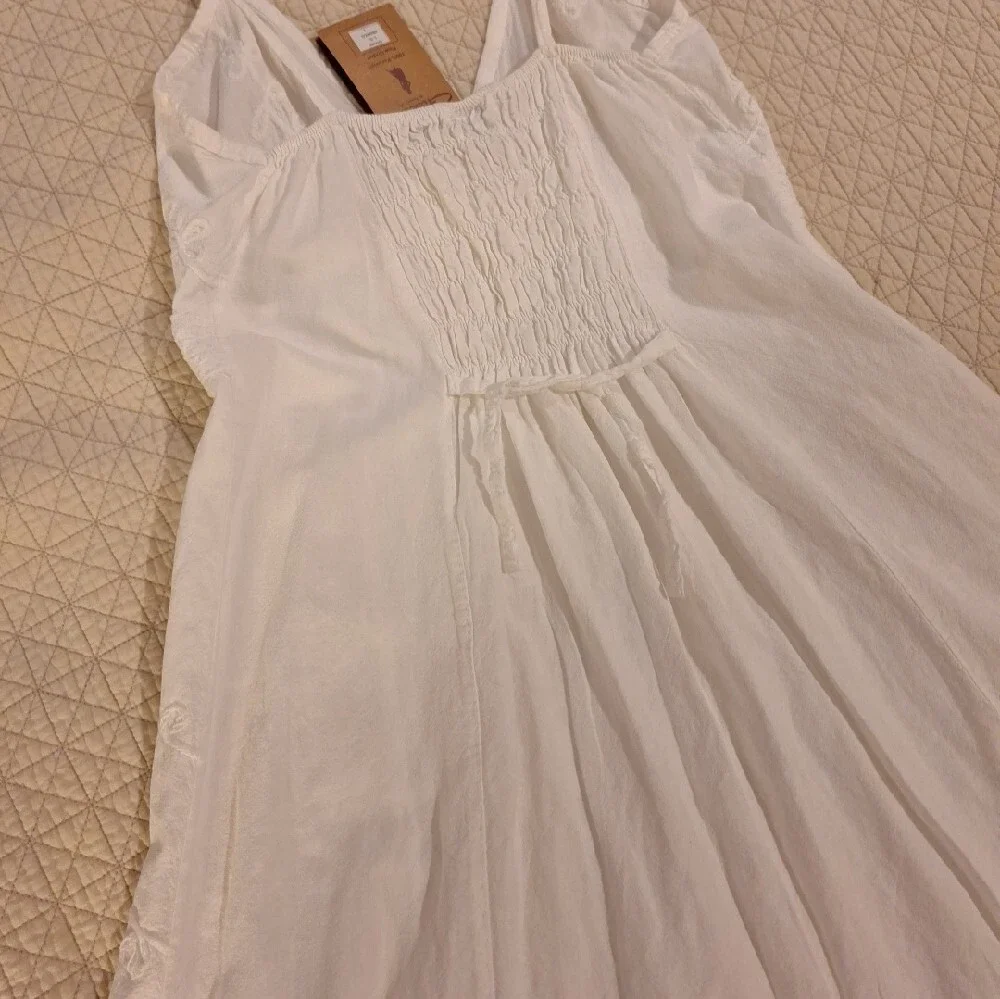Giocam White Embroidered V-Neck embrodery Dress